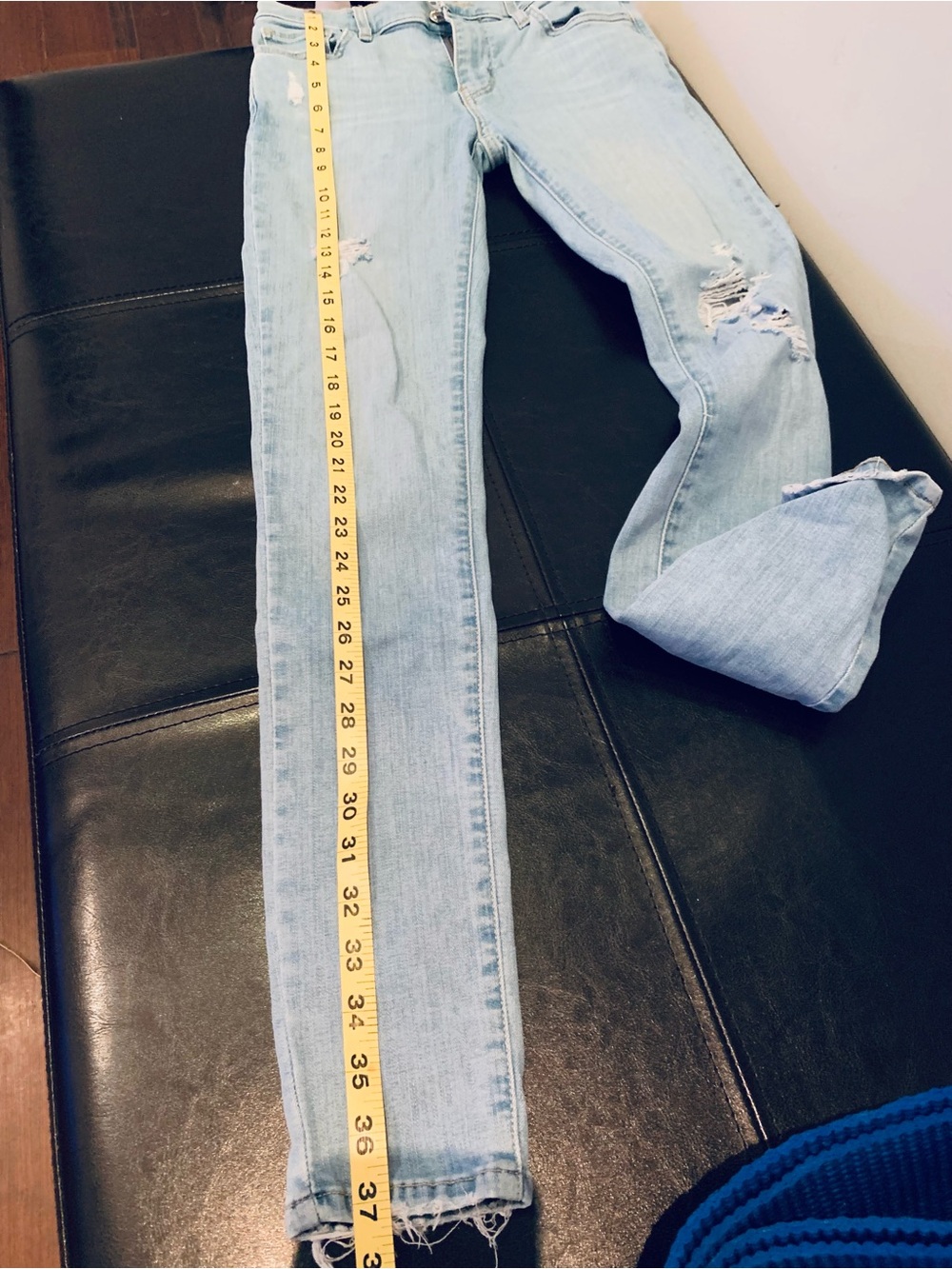🩷LEVI’S🩷710 SUPER SKINNY LIGHT WASH DENIM. FACTORY DISTRESSED. - Picture 7 of 8